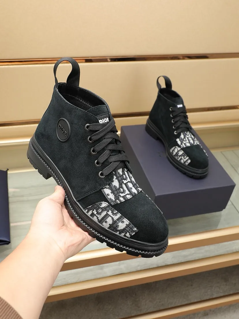 Factory P460 men's shoes💰【Dior】Dior✨ is online simultaneously👏 This casual sports shoe is a new product in the series and continues Di*r's classic style. The upper is made of original first-layer cowhide, paired with a textured outsole, and the brand's iconic details are on the side openings to enhance the style. Fashionable and versatile. Create a casual look. Size: 38-44 (45 customized)